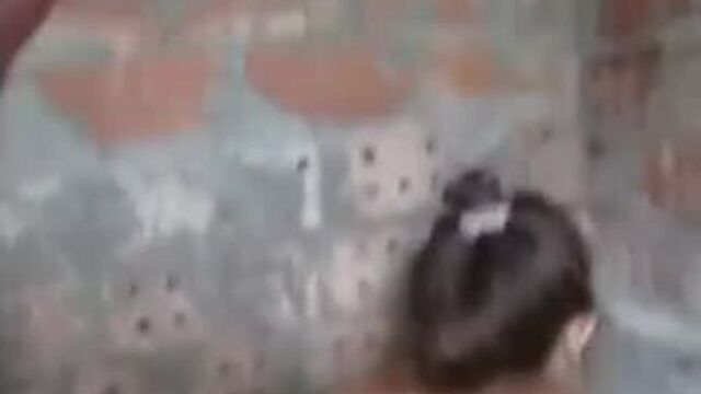 Секс на стройке во время обеда...