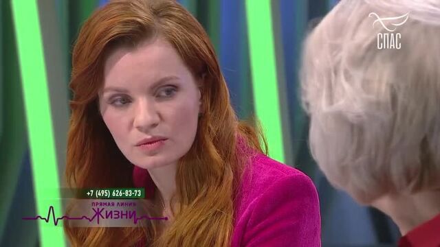 АКТРИСА ВАЛЕНТИНА ТИТОВА РАСПЛАКАЛАСЬ В ПРЯМОМ ЭФИРЕ.mp4