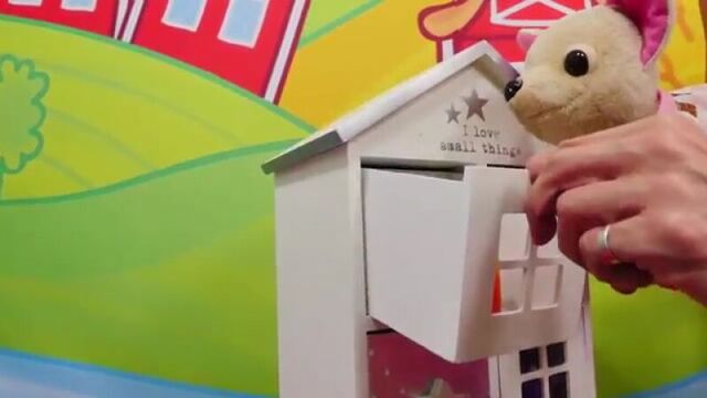 Как МАМА. Серия 39. Маша и Подружка купают куклу Беби Бон Эмили в бассейне. Видео с игрушками.