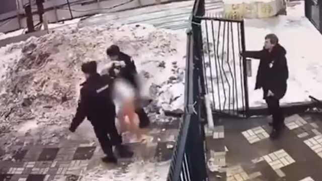 Школьницу изнасиловали в лифте