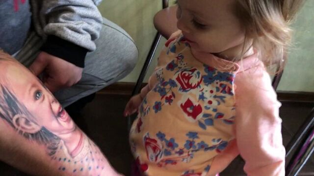 Реакция дочери на свой тату-портрет (мастер Олег Шепеленко)