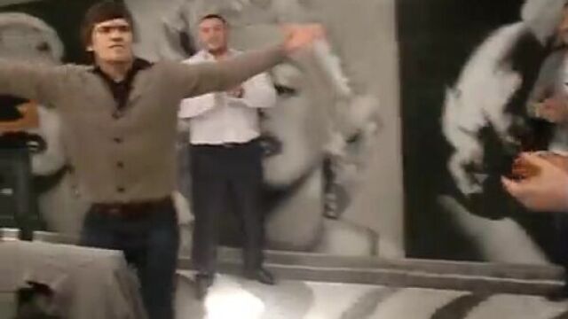Боец UFC Дмитрий Смоляков танцует со своими друзьями дагестанцами и чеченцами ))))))