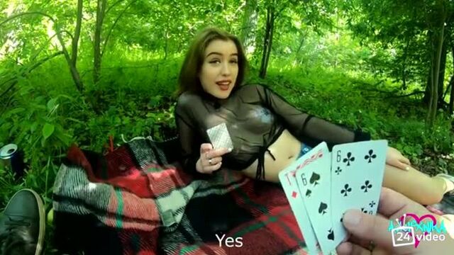 Карточный долг и секс на поляне