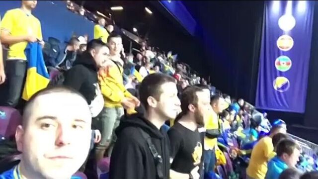 Бей москаля! кричалки болельщиков сборной Украины во время матча с Россией на ЧЕ по футзалу 2022