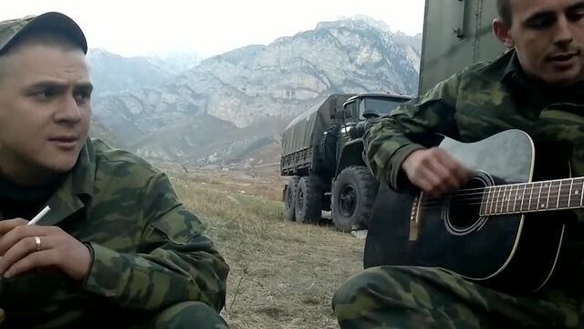 Армейская песня под гитару - Милые Зеленые Глаза.