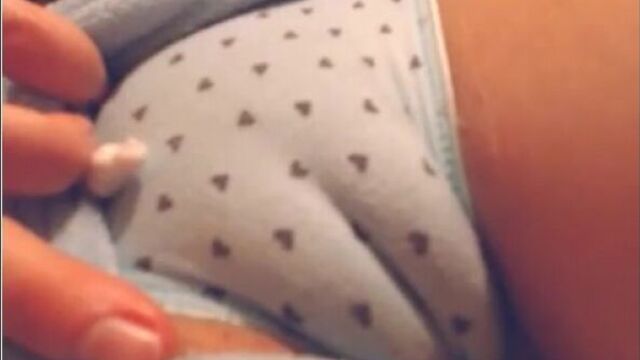 Натягивает трусики на писю на вебку (верблюжья лапка, не цп, пися, домашнее, brazzers, блондинка, школьница, малолетка, brazzers