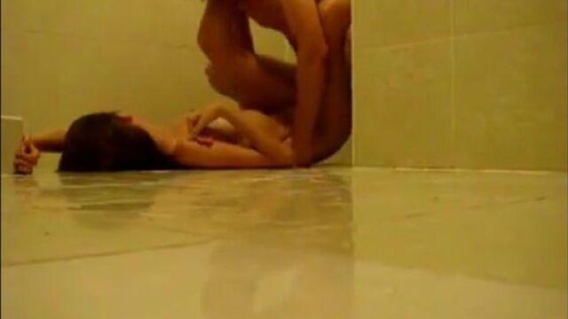 Вадик трахает свою новую девушку Ксюшу прямо в душе Порно домашнее и любительское .Все порно видео снимали сами