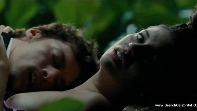 Бланка Суарес (Blanca Suárez) голая грудь секс в фильме Кожа, в которой я живу(Испания)