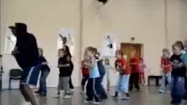 Занятия ведет Damien Anyasi - Лондон - школа танца ЮНИДЭНС Пенза. Группа Хип-Хоп дети 7-11 лет.