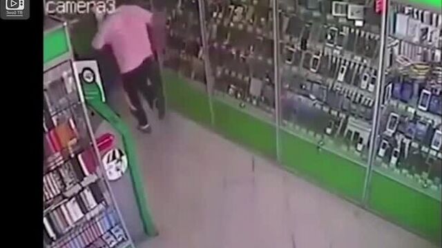 [Знай ТВ] Когда не зассал и заступился 2018. Заступился за девушку. #ЗнайТВ