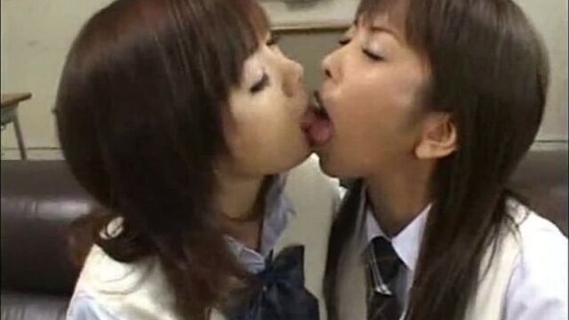 азиатки целуются горячо и страстно лесби мастурбация оральный секс втроем анал минет сперма порно с молоденькой групповуха мжм ж