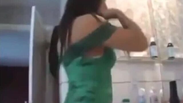 Жена шлюха кормит своего мужа спермой из зо рта и презервативов