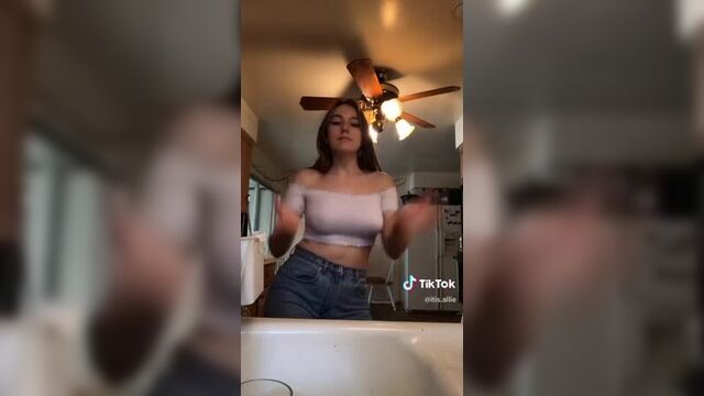 TikTok 18+ соски через одежду